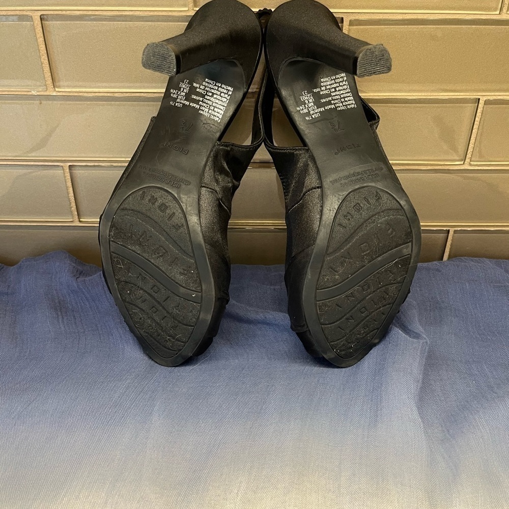 Satin Sling-backs - EUC - Size 7.5 - Picture 8 of 9